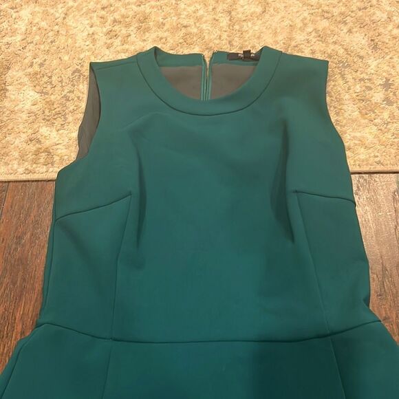 Madewell Anywhere Fit and Flare Green Dress size 2 in EUC perfect color for Xmas - Picture 2 of 7